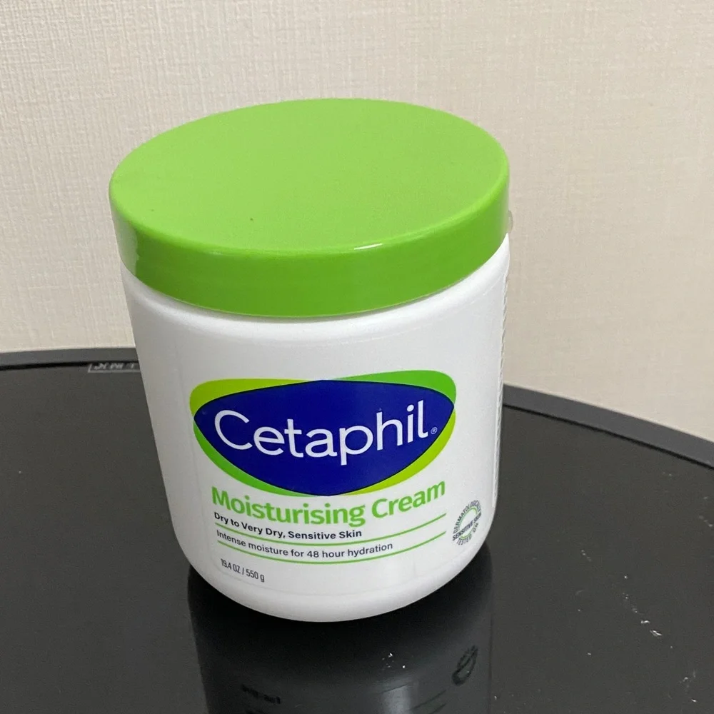 Cetaphil Moisturising Cream — Hydrating Skincare in Green